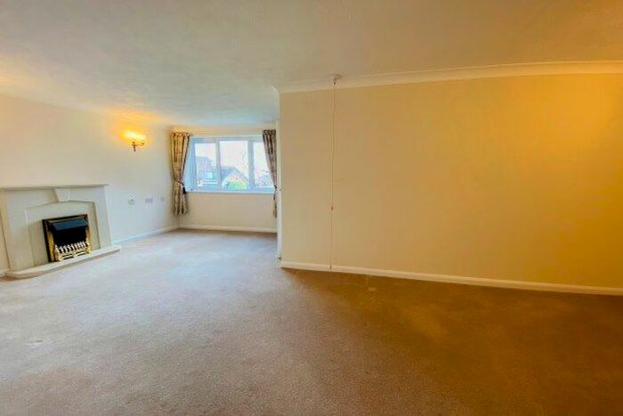 1 Bedroom Flat To Rent In High Street, Waltham Cross, EN8