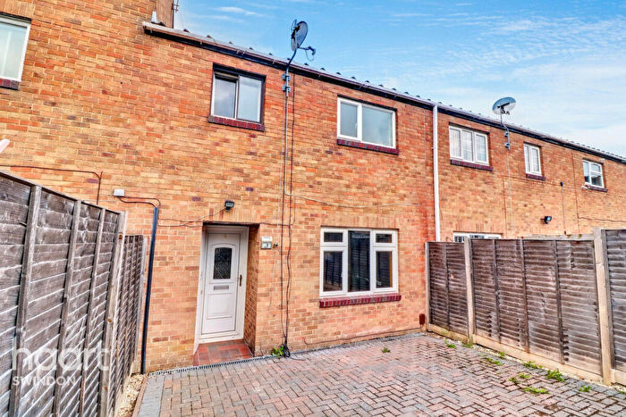 3 Bedroom Terraced House For Sale In Beaulieu Close, Swindon, SN5