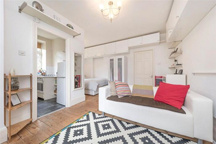 Flat To Rent In Holly Lodge Mansions, Oakeshott Avenue, N6