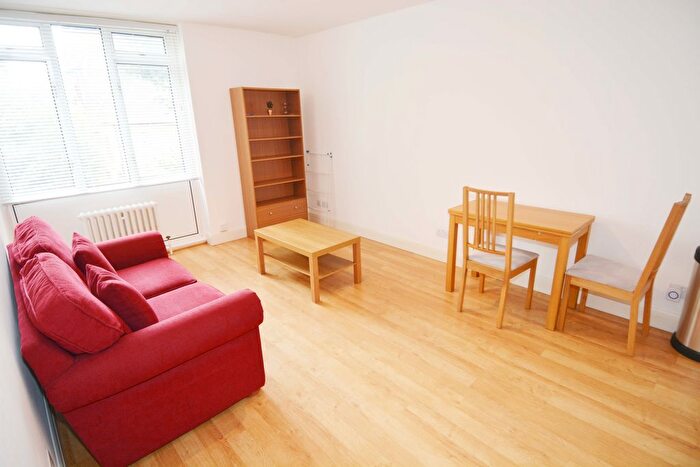 1 Bedroom Flat To Rent In Churchill Gardens, London, SW1V