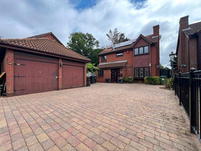 5 Bedroom House For Sale In Rockingham Avenue, Hornchurch, RM11