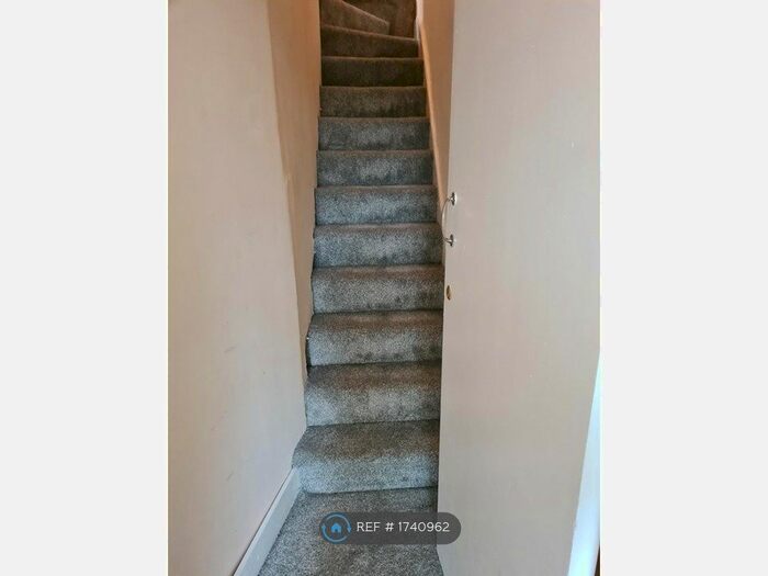 2 Bedroom Flat To Rent In Edinburgh Road, London, E17