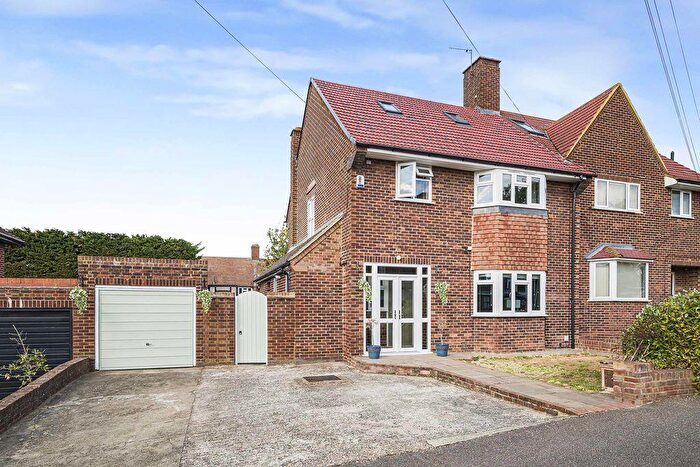 3 Bedroom Semi Detached House For Sale In Hever Croft, London, SE9