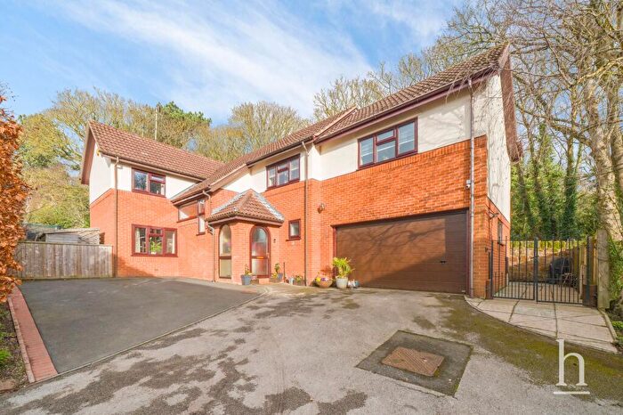 5 Bedroom Detached House For Sale In Broomlands, Heswall, CH60