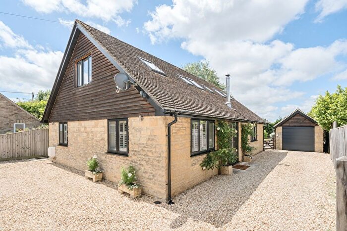 4 Bedroom Detached Bungalow For Sale In Swinbrook Road, Carterton, Oxfordshire, OX18