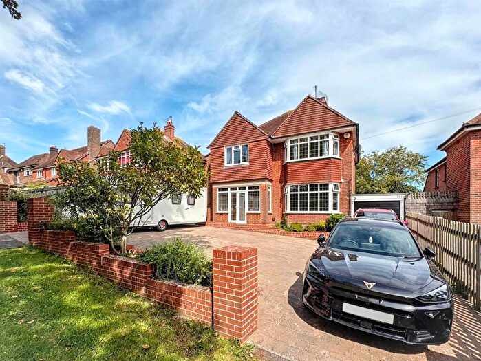 4 Bedroom Detached House For Sale In Willingdon Road, Eastbourne, BN20