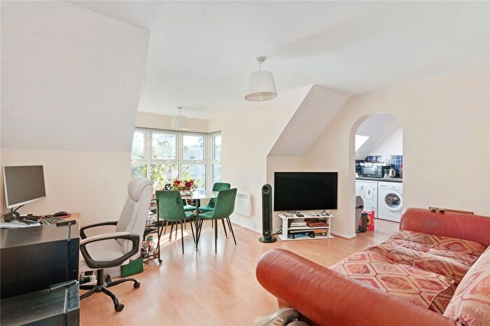1 Bedroom Flat To Rent In Devonshire Court, Cavendish Road, London, SW12