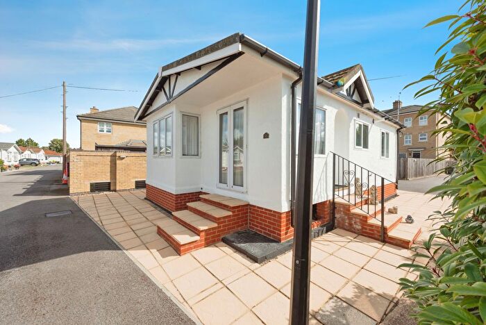 2 Bedroom Mobile/park Home For Sale In Mead Lane, Chertsey, KT16