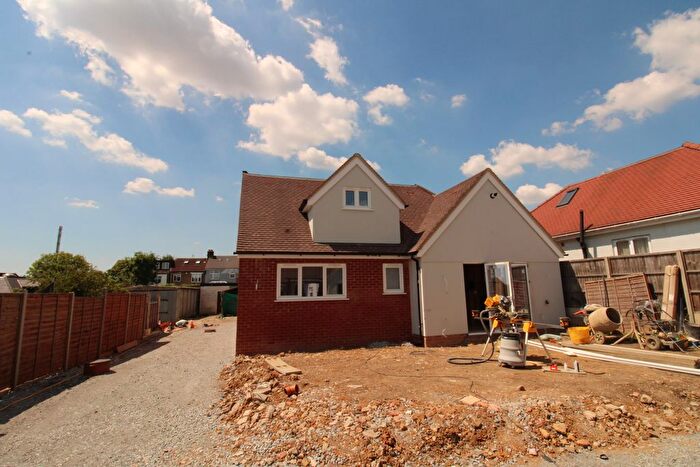 3 Bedroom Bungalow For Sale In Peachtree Close, (Chigwell Borders), IG6