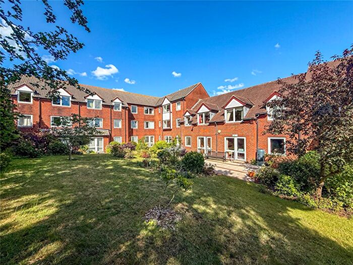 1 Bedroom Apartment For Sale In Barrack Road, Christchurch, Dorset, BH23