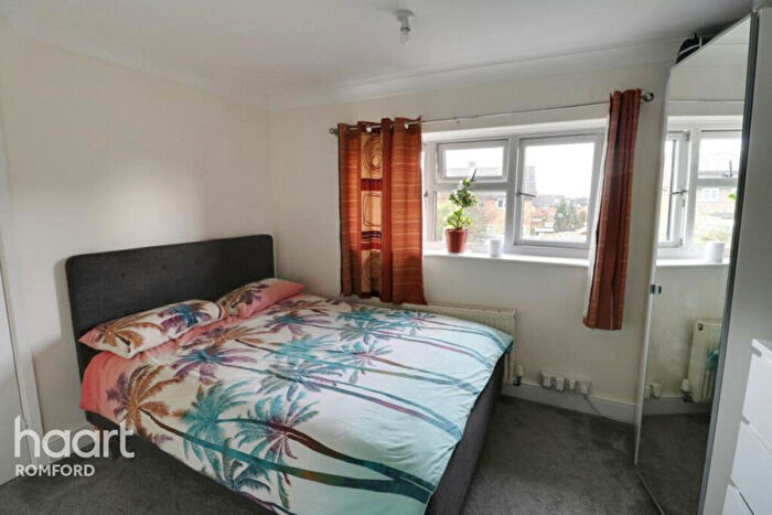 3 Bedroom Semi Detached House To Rent In Ridley Close, Romford, RM3