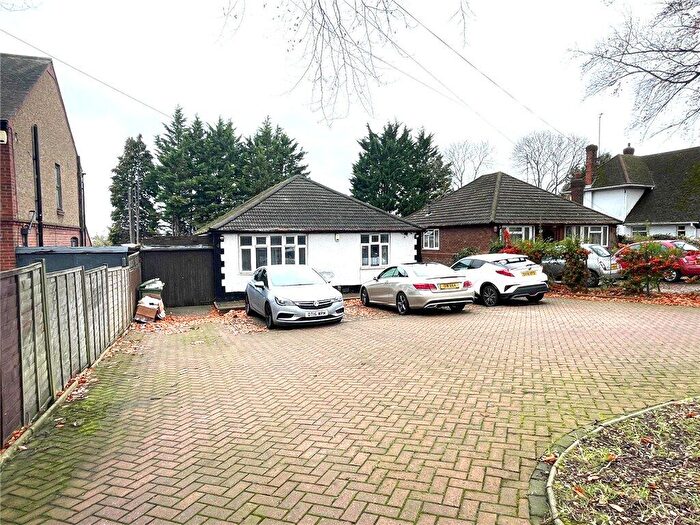4 Bedroom Bungalow For Sale In Dunstable Road, Luton, LU4