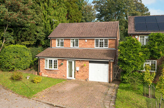 4 Bedroom Detached House For Sale In Davies Close, Godalming, Surrey, GU7
