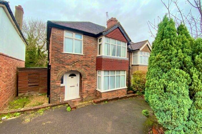 4 Bedroom Property To Rent In Woodbridge Hill, Guildford, GU2