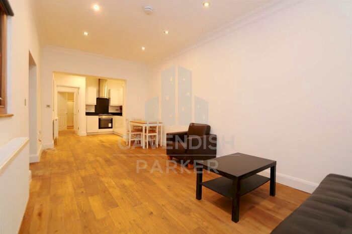 3 Bedroom Flat To Rent In Courtauld Road, Upper Holloway, Islington, N19