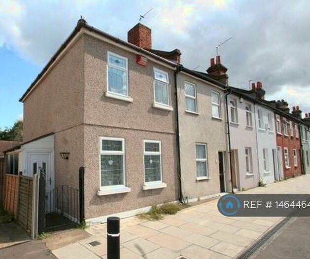 3 Bedroom Semi-Detached House To Rent In Footscray Road, London, SE9