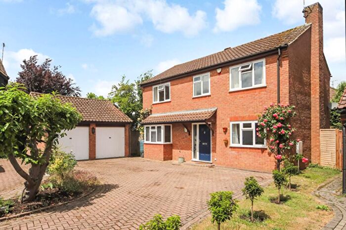 4 Bedroom Detached House For Sale In Bunyan Close, Tring, HP23
