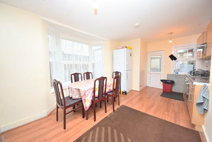 3 Bedroom Terraced House To Rent In Shrewsbury Road, Forest Gate, E7
