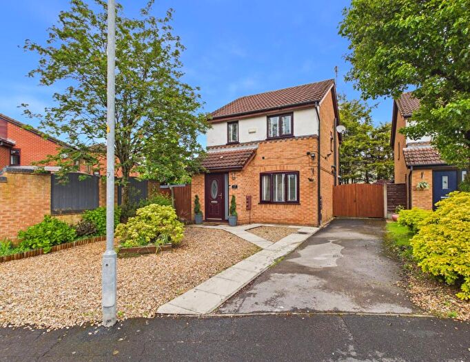 3 Bedroom Detached House For Sale In Dunmail Close, Tyldesley, M29
