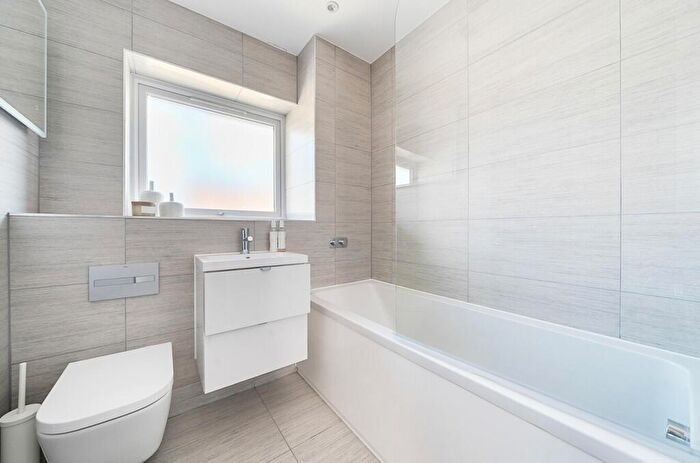 4 Bedroom Town House To Rent In Compton Road, Portsmouth, Hampshire, PO2