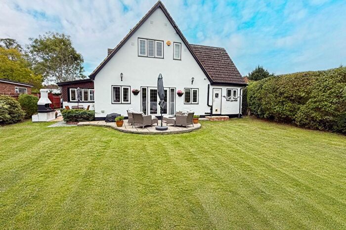 5 Bedroom Detached House For Sale In Hill View Road, Wraysbury, Berkshire, TW19