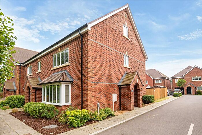 3 Bedroom End Of Terrace House For Sale In Woodroffe Close, Ash, Surrey, GU12