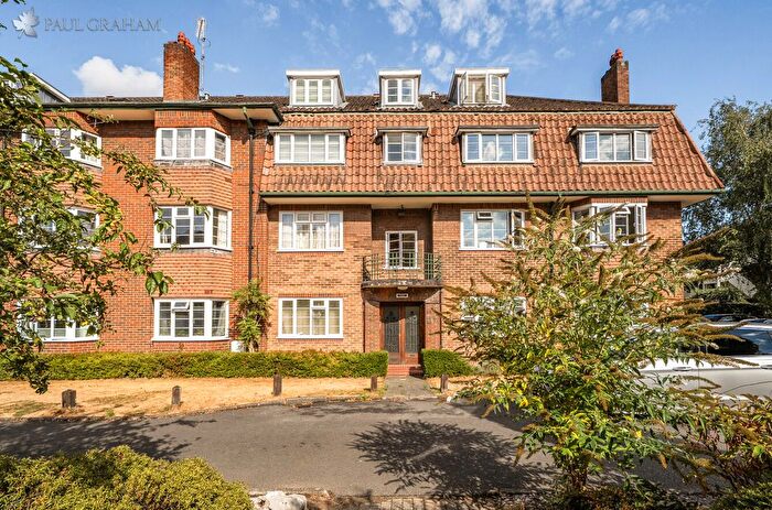 2 Bedroom Flat For Sale In West Street Lane, Carshalton, SM5
