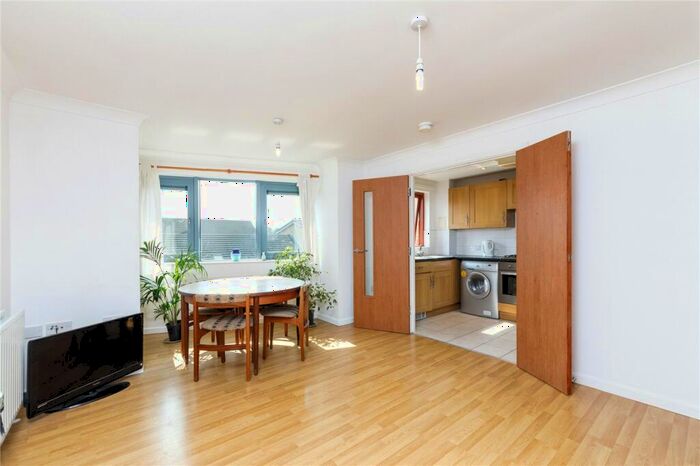 1 Bedroom Apartment To Rent In Kenninghall Road, Hackney, London, E5