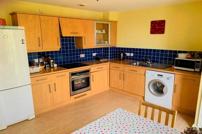 2 Bedroom Flat To Rent In Lower Burlington Road Portishead, Bristol, BS20