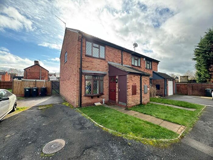 2 Bedroom End Of Terrace House To Rent In Sanders Road, Bromsgrove, Worcestershire, B61