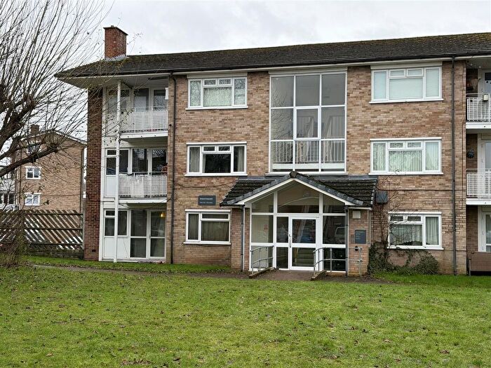 2 Bedroom Flat For Sale In Grove Crescent, Croxley Green, WD3