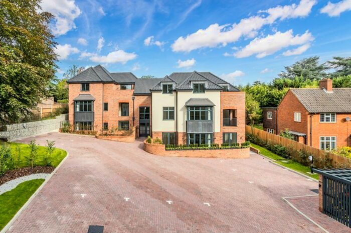 2 Bedroom Flat To Rent In Howell Hill, Cheam Road, Sutton, SM2