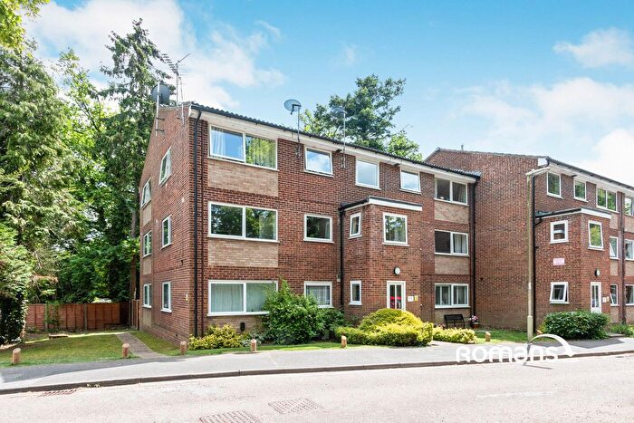 3 Bedroom Flat To Rent In Kings Road, Fleet, Hampshire, GU51