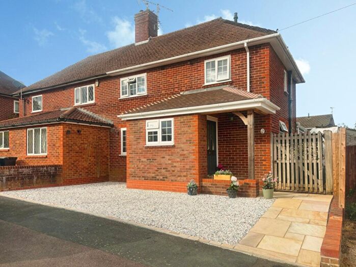 3 Bedroom Semi Detached House For Sale In Courtenay Road, Farnham, Surrey, GU9
