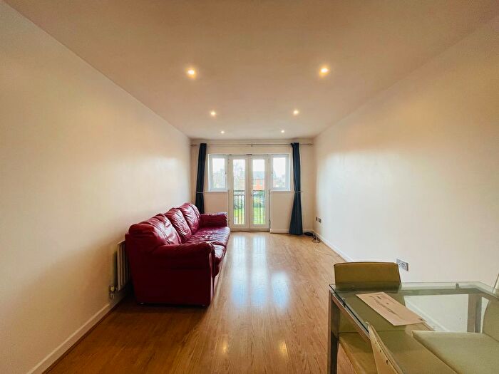 1 Bedroom Flat To Rent In Foundry Gate, Waltham Cross, EN8