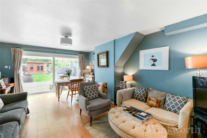 3 Bedroom Detached House To Rent In Sunderland Road, London, SE23