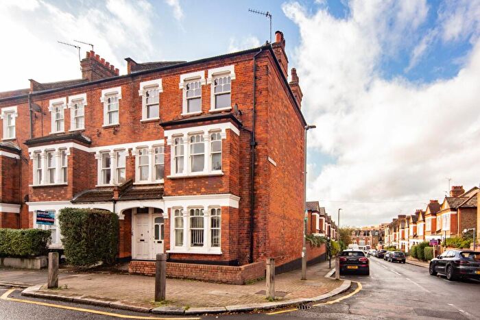 3 Bedroom Flat To Rent In Lavender Sweep, London, SW11