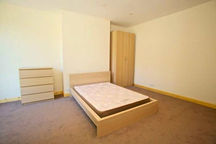 3 Bedroom Semi-Detached House To Rent In St Michaels Lane, Burley, Leeds, LS4