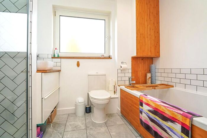 2 Bedroom Apartment To Rent In Hammond Court College Lawn, GL53