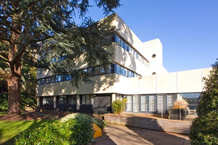 2 Bedroom Apartment For Sale In Cedar Court, Malmesbury, SN16