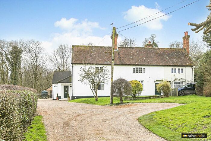 5 Bedroom Semi-Detached House For Sale In Woodside Green, Hatfield, AL9