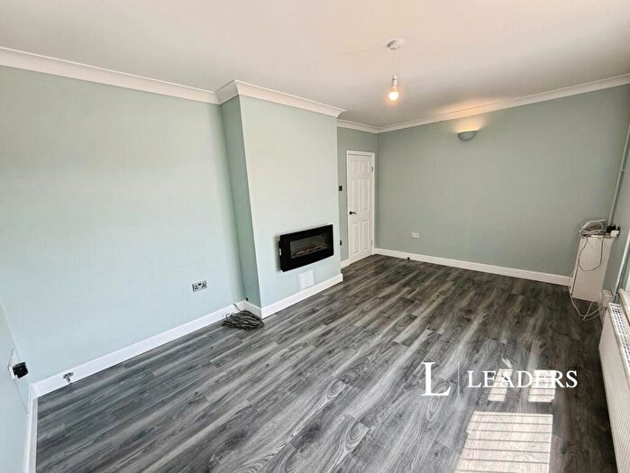 3 Bedroom Semi-Detached House To Rent In Thornham Green, Stoke-on-Trent, Staffordshire, ST2