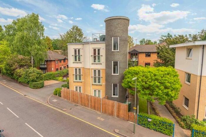 2 Bedroom Flat To Rent In Ashley Park Road, Walton-On-Thames, KT12