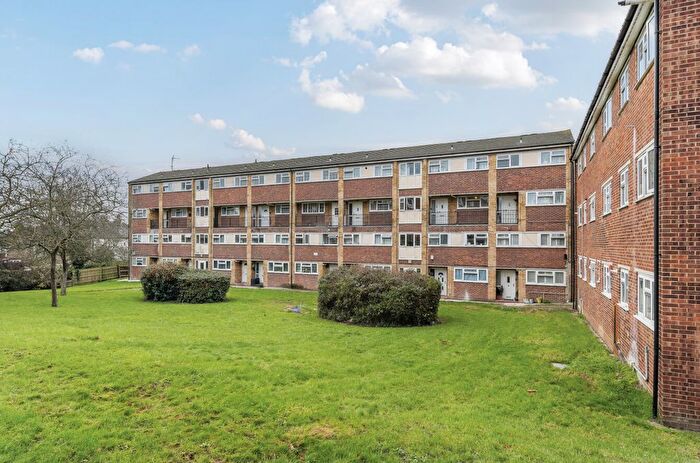 3 Bedroom Flat To Rent In Etfield Grove, Sidcup, DA14