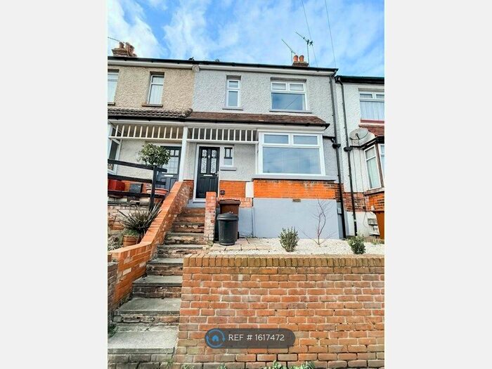 2 Bedroom Terraced House To Rent In Elm Avenue, Chatham, ME4
