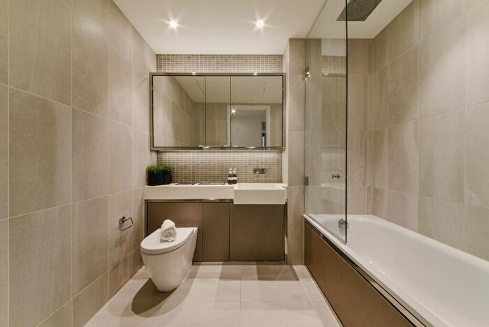 2 Bedroom Apartment To Rent In George Street, London, E14