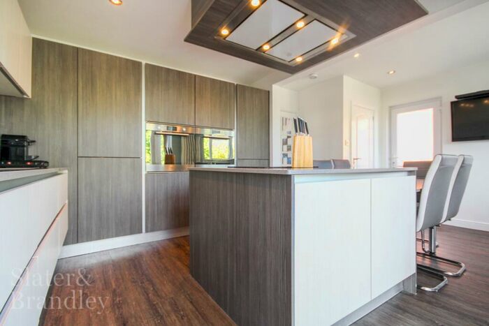 3 Bedroom Detached House To Rent In St. Austell Drive, Nottingham, Nottinghamshire, NG11