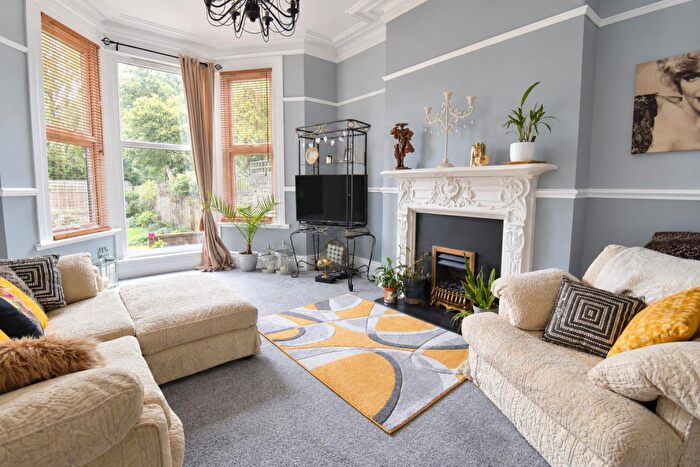 2 Bedroom Flat For Sale In Amazing Garden Apartment On The Highly Sought After Grange Court Road In Henleaze, BS9