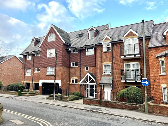 2 Bedroom Apartment For Sale In Prospect Court, Sydenham Road, Guildford, Surrey, GU1