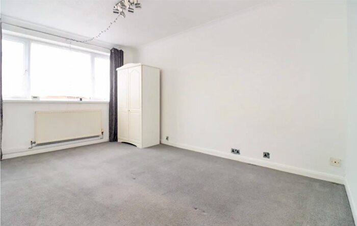 2 Bedroom Flat To Rent In Blenheim Gardens, NW2